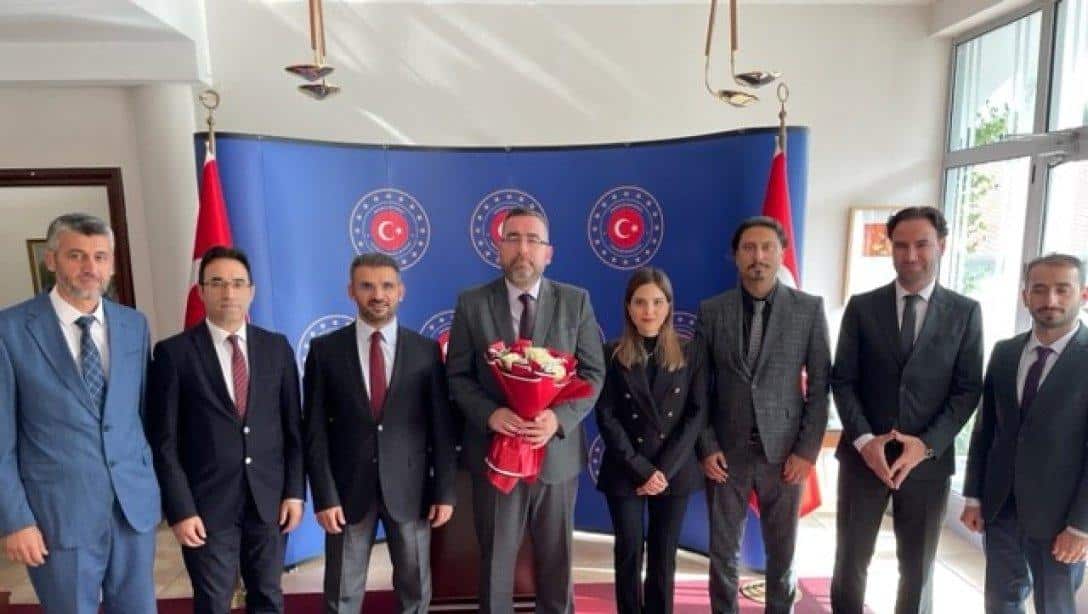 Öğretmen ve Din hizmetleri görevlilerimizle Cumhuriyetimizin 100. Yılı kapsamında Büyükelçimiz Sn. Tayyar Kağan Atay'ı ziyaret ettik.